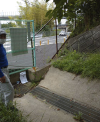 東花畑小　西側側溝