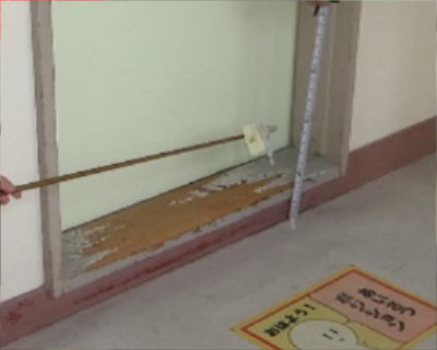 金武中　3-2教室入口