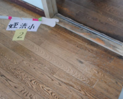 姪浜小　教室入口