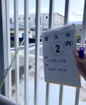 若久小　１階昇降口