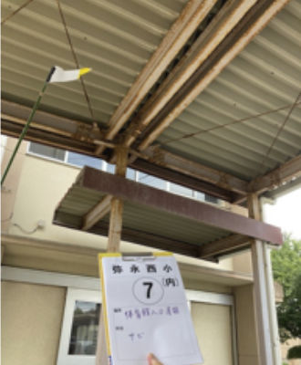 弥永西小　体育館入口