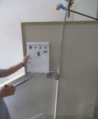 草ヶ江小　4階階段壁