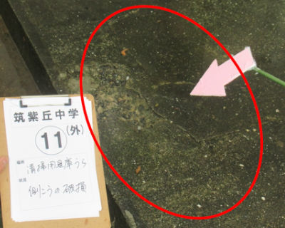 筑紫丘中学校　清掃用具庫裏