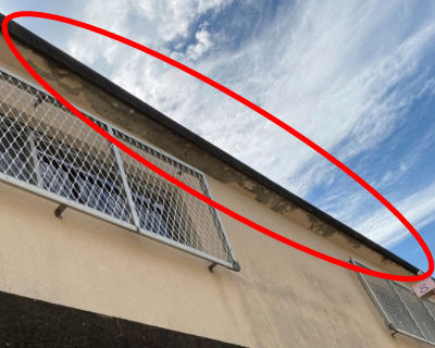 有住小学校　体育倉庫　軒天