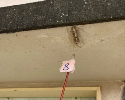 有住小学校　体育倉庫　入口の軒天