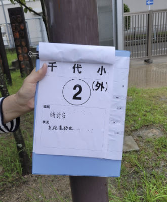 千代小学校　時計の支柱
