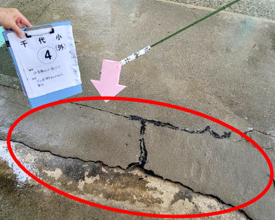 千代小学校　体育館からの渡り廊下