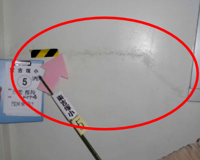 東吉塚小学校　3階階段、踊り場