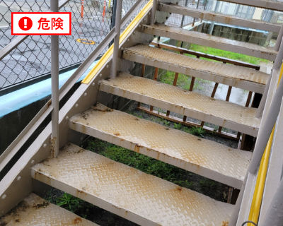 東吉塚小学校　非常階段