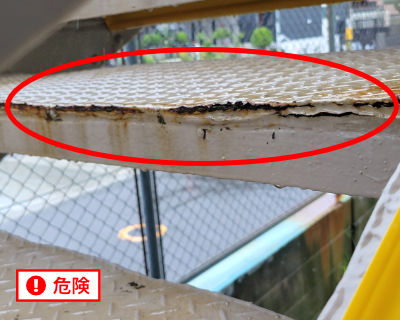 東吉塚小学校　非常階段ステップ