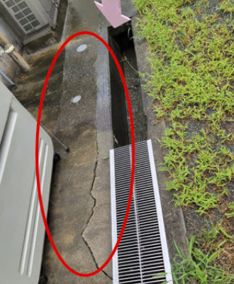 東吉塚小学校　用務員室裏側溝