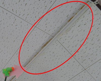 香住丘小学校　階段　２階天井ボード