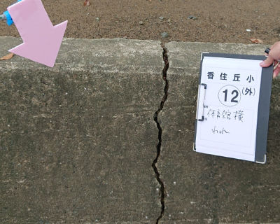 香住丘小学校　体育館横