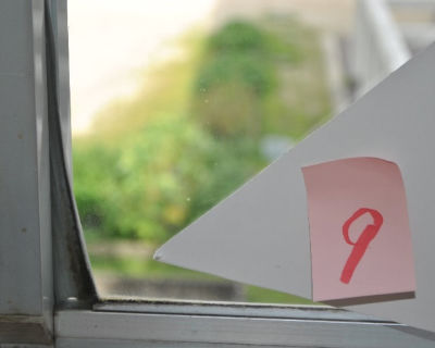 片江中学校　2階　3年生教室前の窓