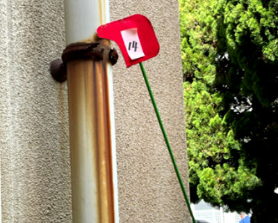 片江中学校　武道場外配管金属グリップ