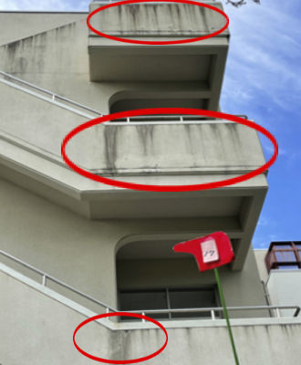 片江中学校　東側非常階段壁