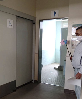 警固中学校　2階東側トイレ