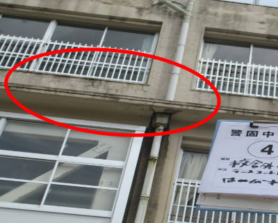 警固中学校　校舎外壁（テニスコート前）