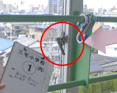 三宅小学校　廊下及び教室窓のサッシの改修