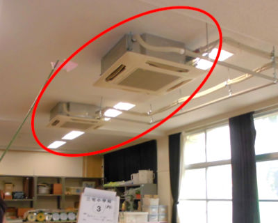 三宅小学校　多目的ホール　エアコン