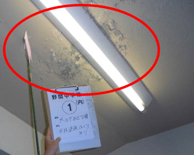 野間中学校　プール下おどり場