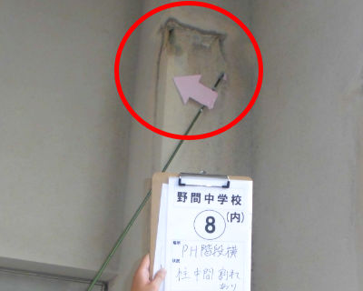 野間中学校　ペントハウス階段横