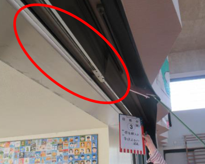 曰佐小・体育館入口