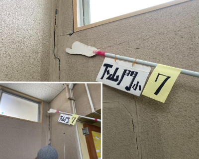 下山門小学校・昇降口