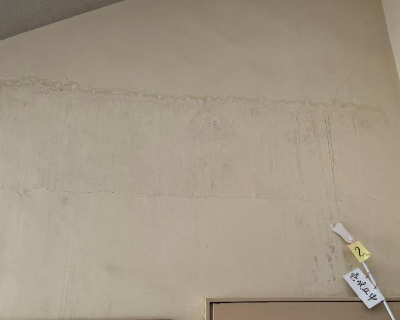 壱岐丘中学校・図書室横 階段の壁