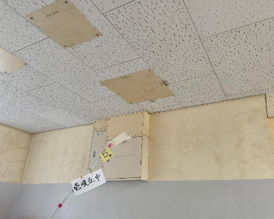 壱岐丘中学校・1F ４組前