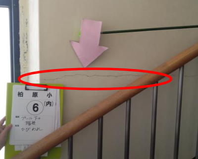 柏原小学校・プール下の階段