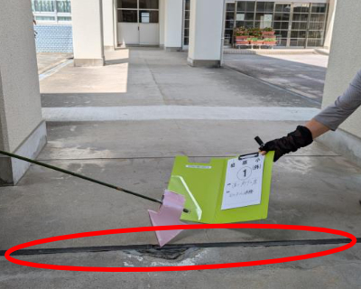 柏原小学校・渡り廊下床