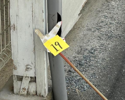 高取中学校・正面玄関横の渡り廊下