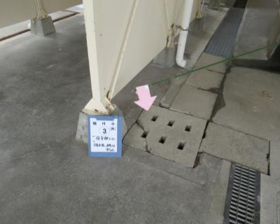 板付小・体育館入口