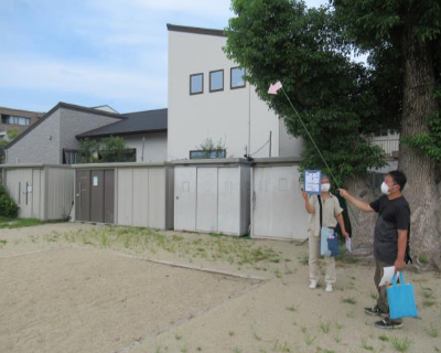 板付小・体育館倉庫左側