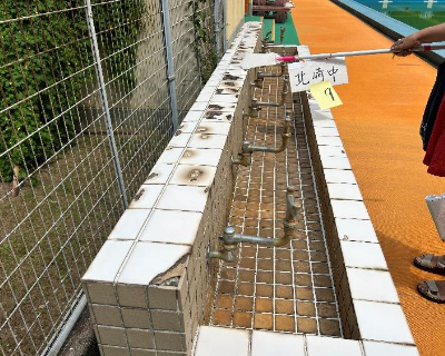 北崎中・プール 目洗い場