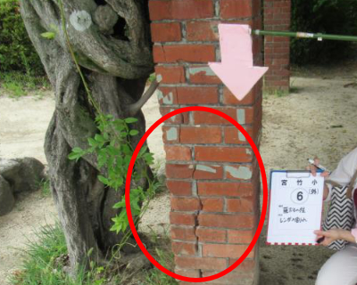 宮竹小・藤棚の柱