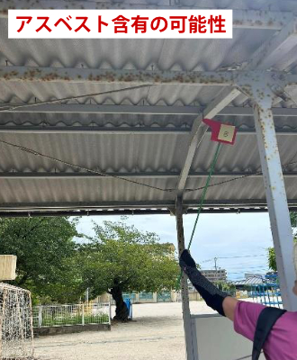 長尾小学校・渡り廊下の屋根