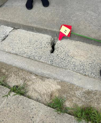 長尾小学校・体育館横 側溝の蓋