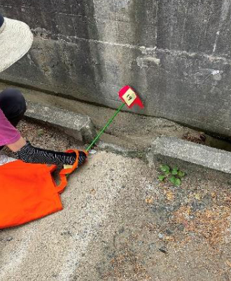 長尾小学校・体育倉庫東側 側溝