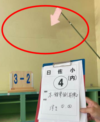 曰佐小・本館 東側昇降口