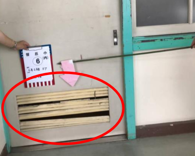 笹丘小・6年2組 ドア