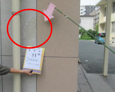 玉川小・体育館側昇降口