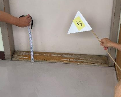 堤小学校・教室の入口