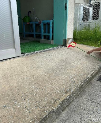 堤小学校・昇降口