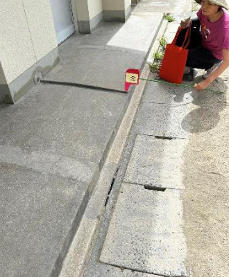 堤小学校・東側昇降口