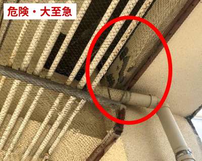 脇山小・給食室横 渡り廊下