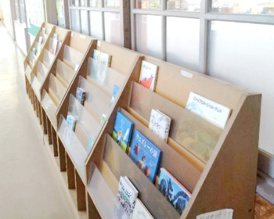 筑紫丘小学校・３F図書室