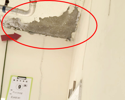 春吉中学校・プール入口天井