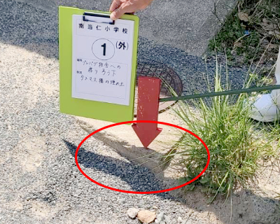 南当仁小学校・プレハブ校舎への渡り廊下